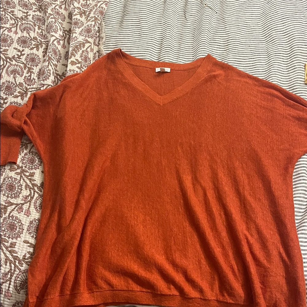 Gently used Garnet Hill linen oversized v-neck sweater. Size Small.
